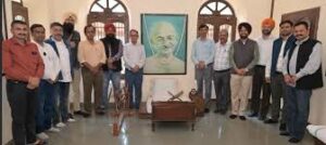 Kuldeep Singh Dhaliwal ने Narendra Modi पर निशाना  साधते  हुए कहा कि देश की नीति Donald Trump चला रहे हैं। बयान के बाद Punjab Legislative Assembly में जमकर हंगामा हुआ।