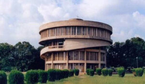 Panjab University में कुलपति पद के लिए आवेदन प्रक्रिया शुरू हो गई है। मौजूदा VC Renu Vig को 4 महीने का विस्तार दिया गया है।